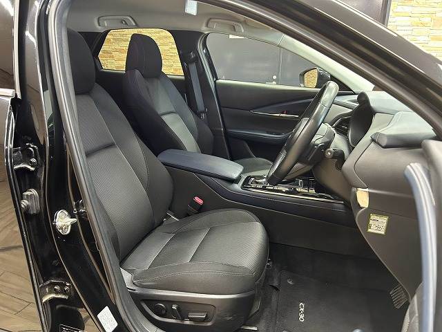 Mazda CX-30 11