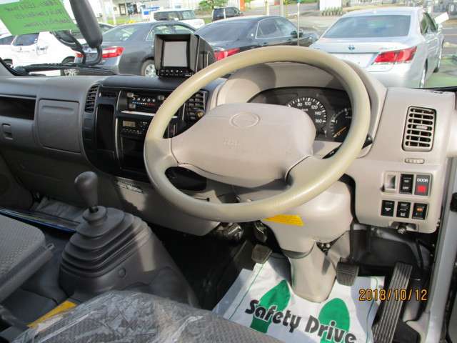 Hino Dutro 8