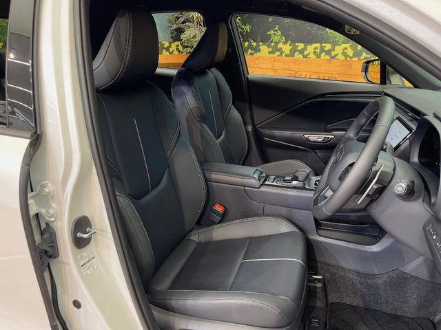 Lexus LBX 10