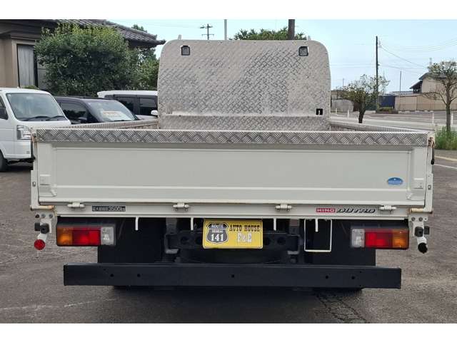 Hino Dutro 6