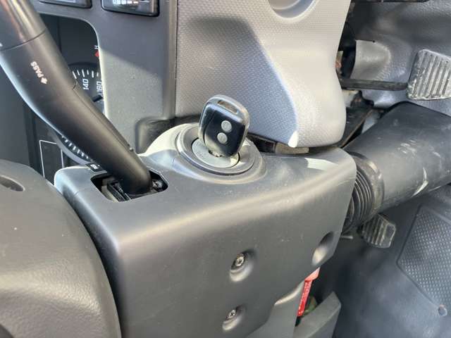 Isuzu Elf 12