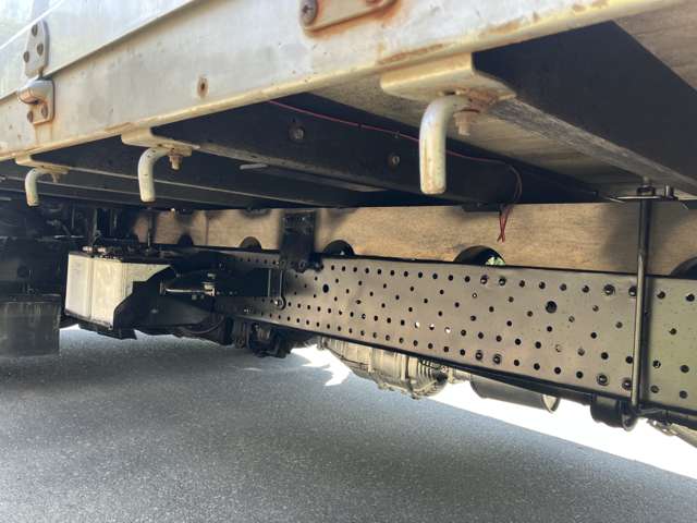 Isuzu Elf 7