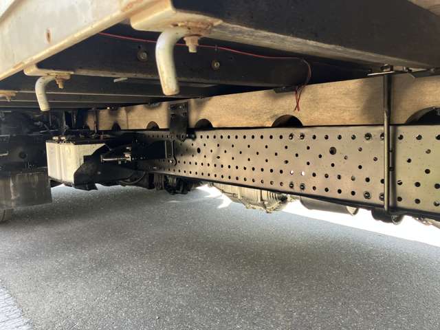 Isuzu Elf 8