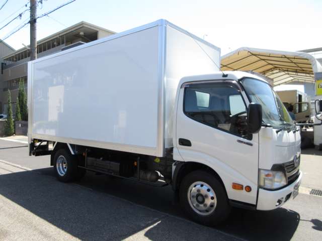 Hino Dutro 11