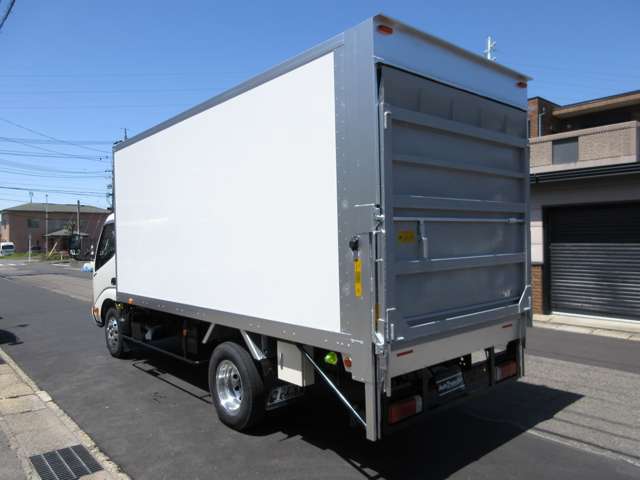 Hino Dutro 12