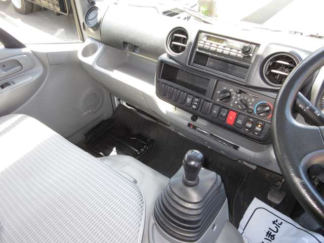 Hino Dutro 8
