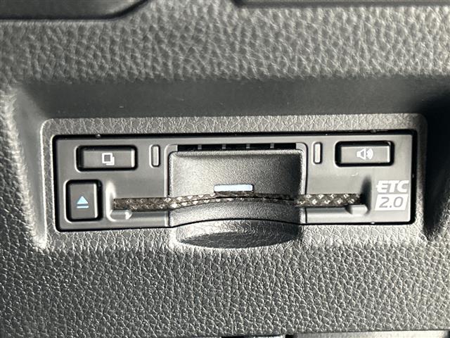 Toyota Land Cruiser FJ 12