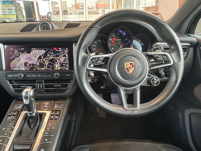 Porsche Macan 8