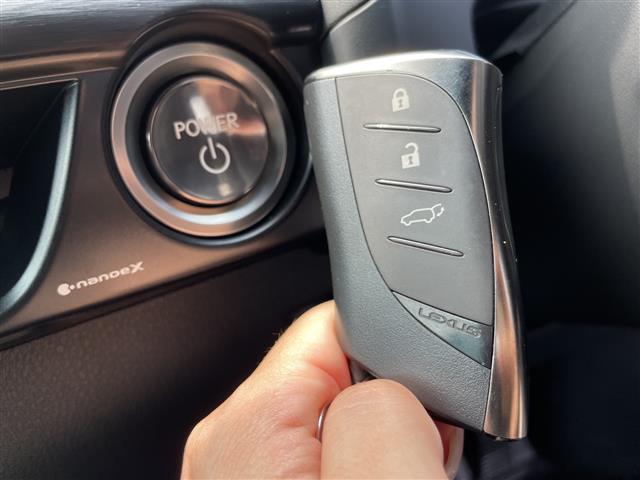 Lexus UX 12