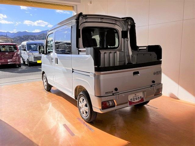 Daihatsu Hijet Deck Van 6