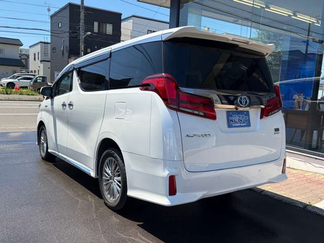 Toyota Alphard 6