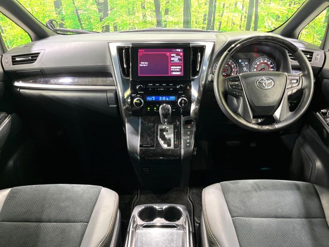Toyota Alphard 3