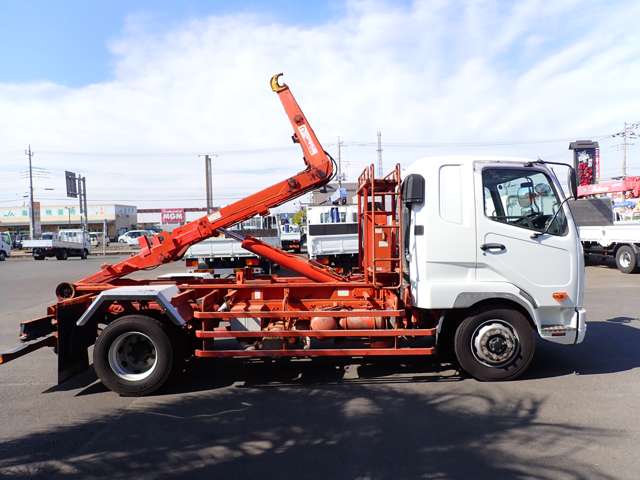Mitsubishi Fuso Fighter 12