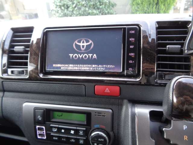 Toyota Hiace Van 11