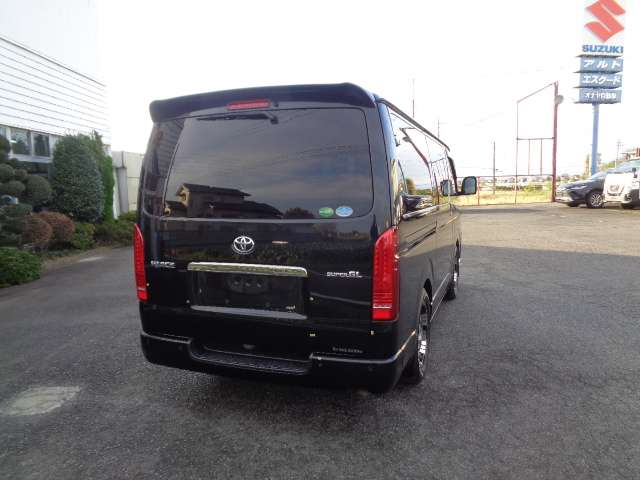 Toyota Hiace Van 4