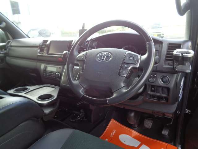 Toyota Hiace Van 5