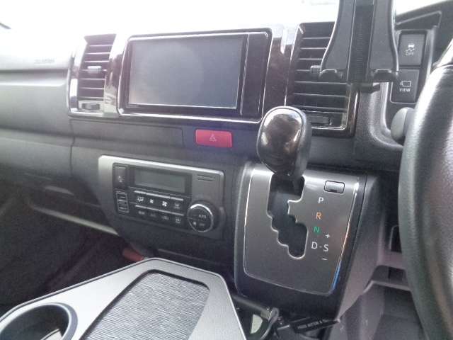 Toyota Hiace Van 10