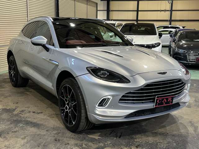 Aston Martin DBX 4