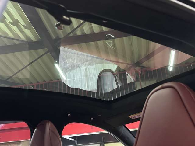 Aston Martin DBX 5