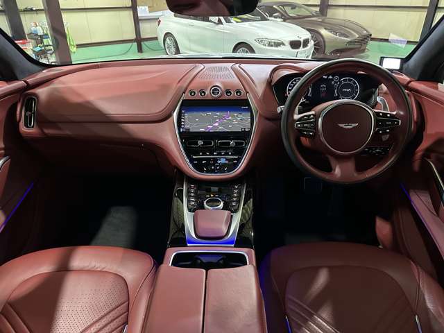 Aston Martin DBX 7