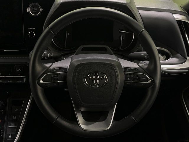 Toyota Voxy 11
