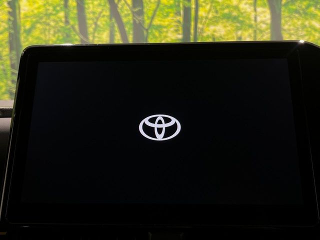 Toyota Voxy 3