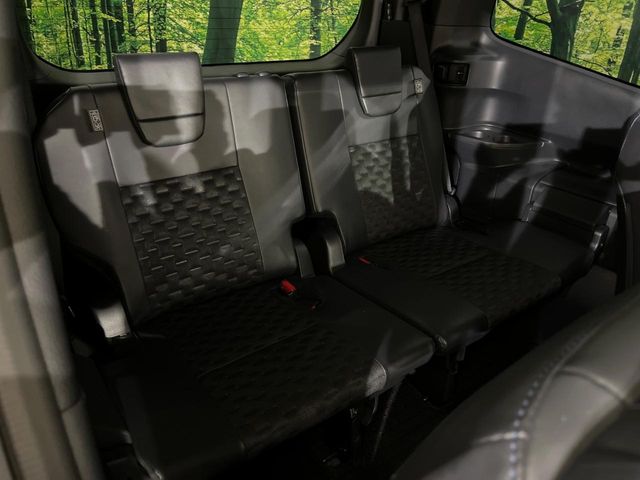 Toyota Voxy 9
