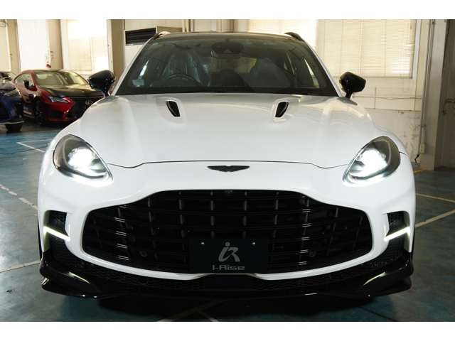 Aston Martin DBX 5