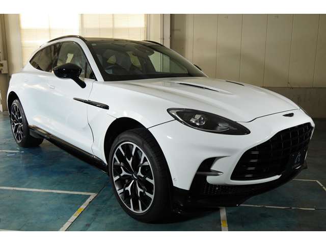 Aston Martin DBX 7