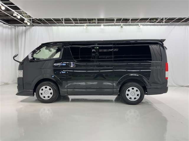 Toyota Hiace Van 4