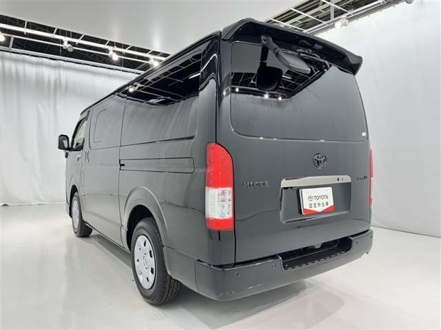 Toyota Hiace Van 5