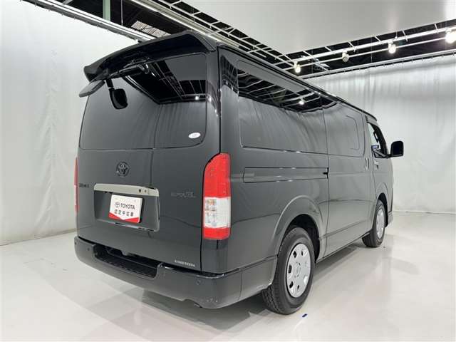 Toyota Hiace Van 6