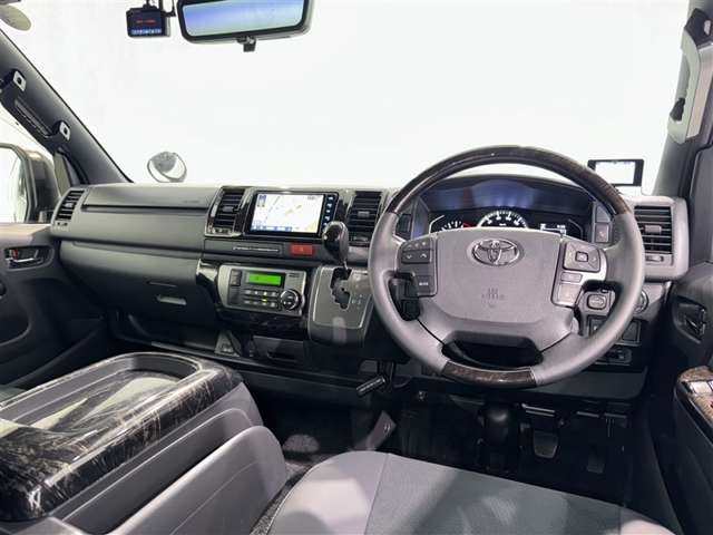 Toyota Hiace Van 8