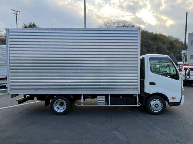 Hino Dutro 4