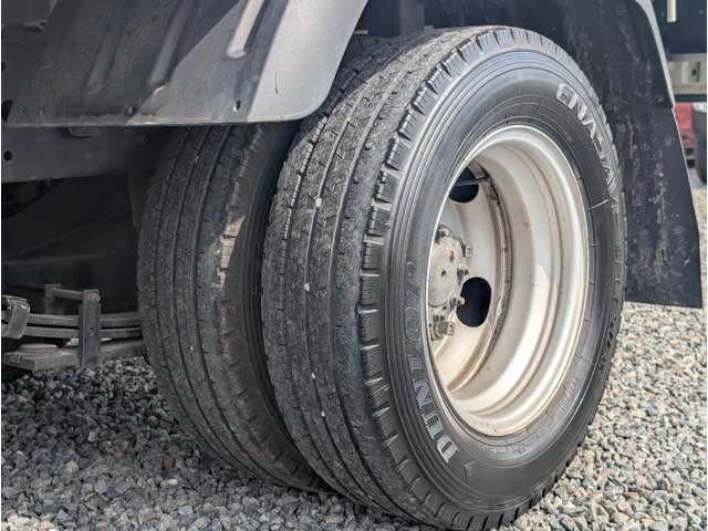 Hino Dutro 8