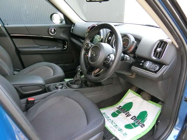 MINI Crossover 11