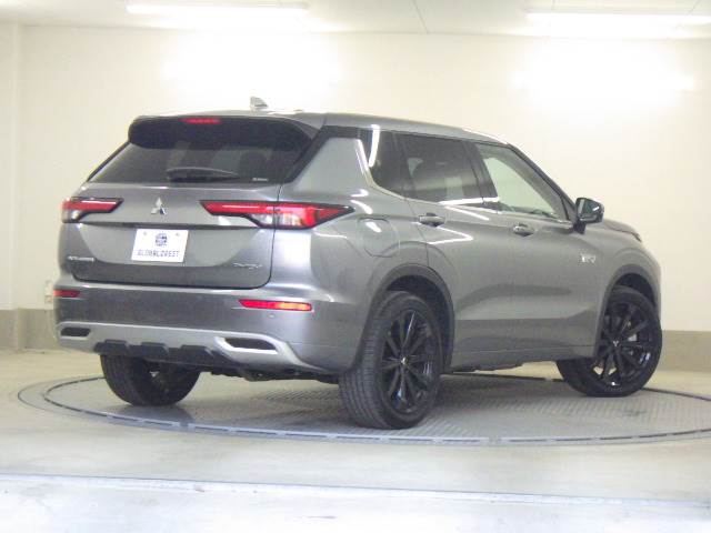 Mitsubishi Outlander 2