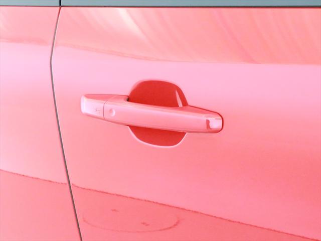 Jaguar E-Pace 13