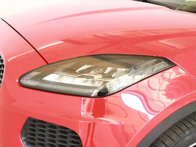 Jaguar E-Pace 9