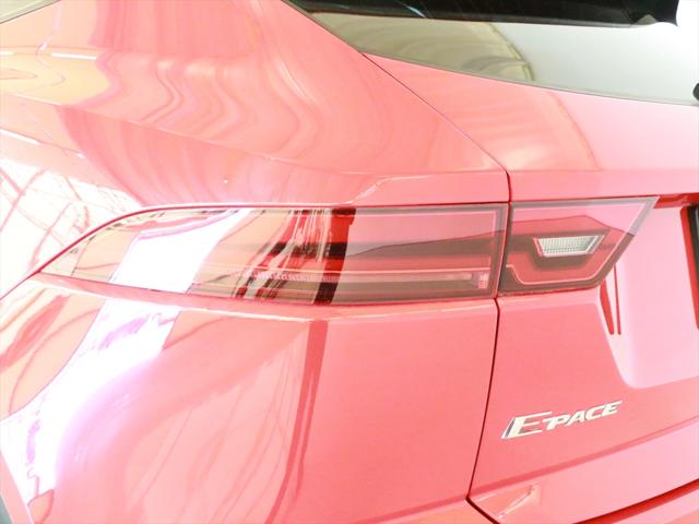 Jaguar E-Pace 10