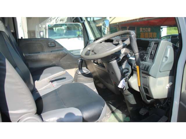 Isuzu Elf 12