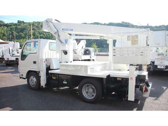 Isuzu Elf 4