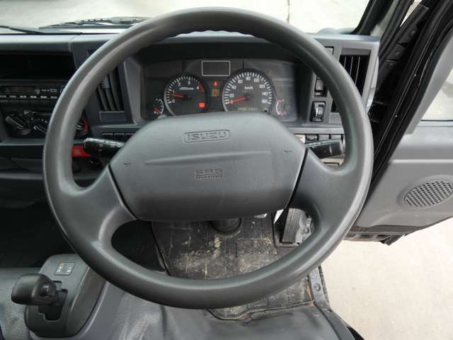 Isuzu Elf 13