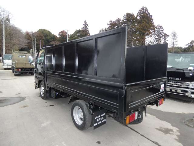 Isuzu Elf 9