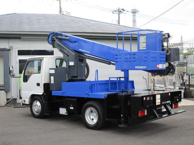 Isuzu Elf 3