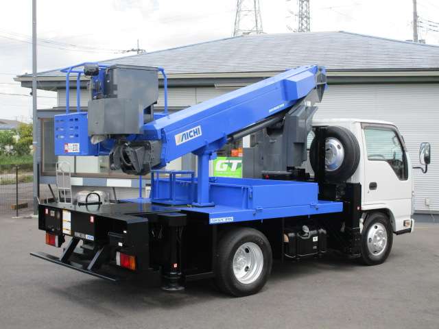 Isuzu Elf 4