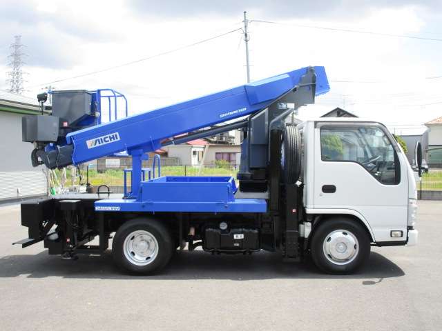 Isuzu Elf 5