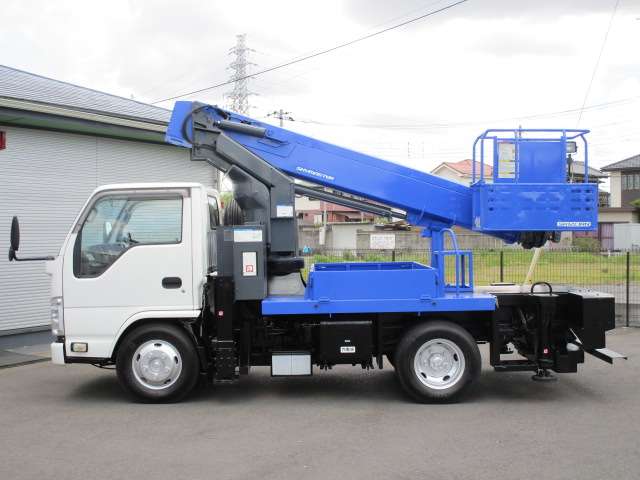 Isuzu Elf 6