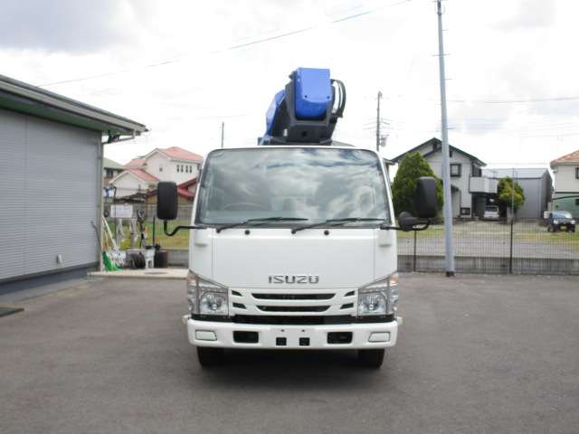Isuzu Elf 7