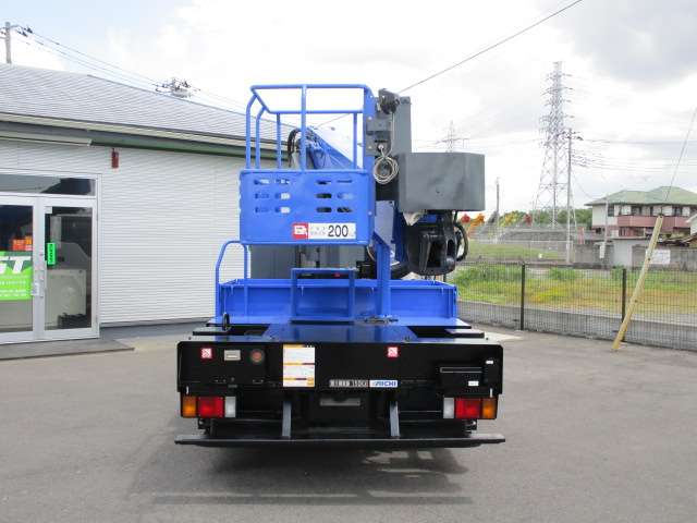Isuzu Elf 8